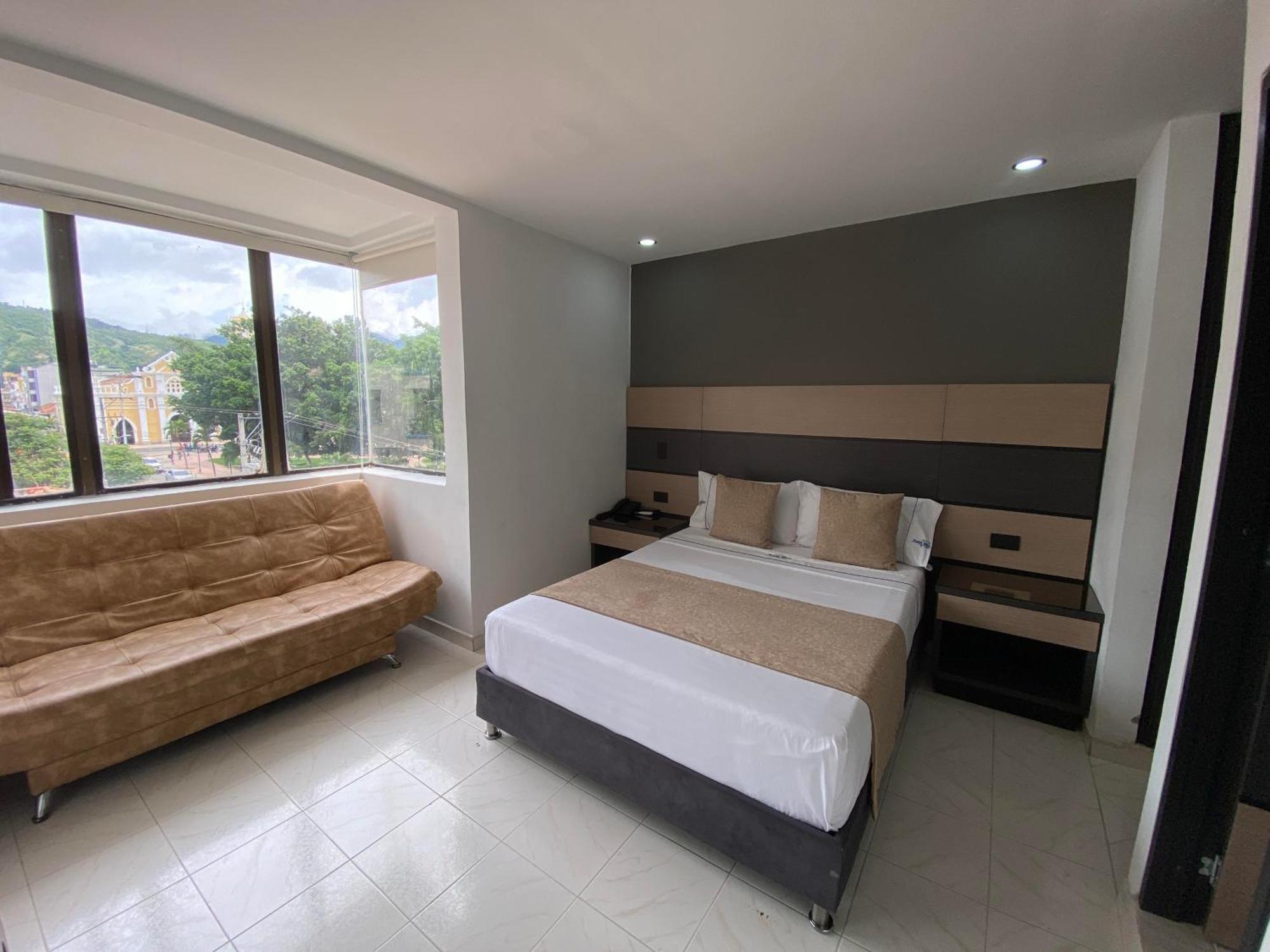 Hotel Plaza Real Ocaña Екстериор снимка
