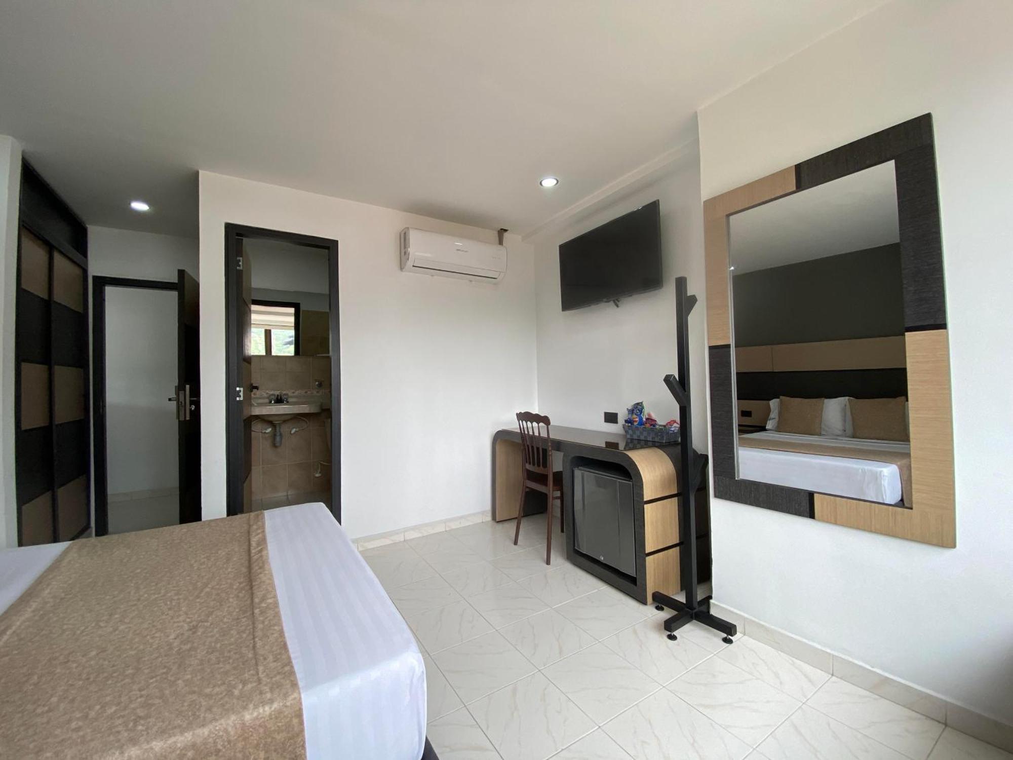 Hotel Plaza Real Ocaña Екстериор снимка