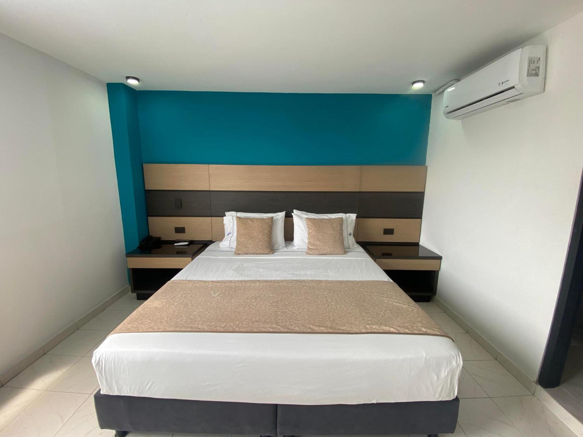 Hotel Plaza Real Ocaña Екстериор снимка